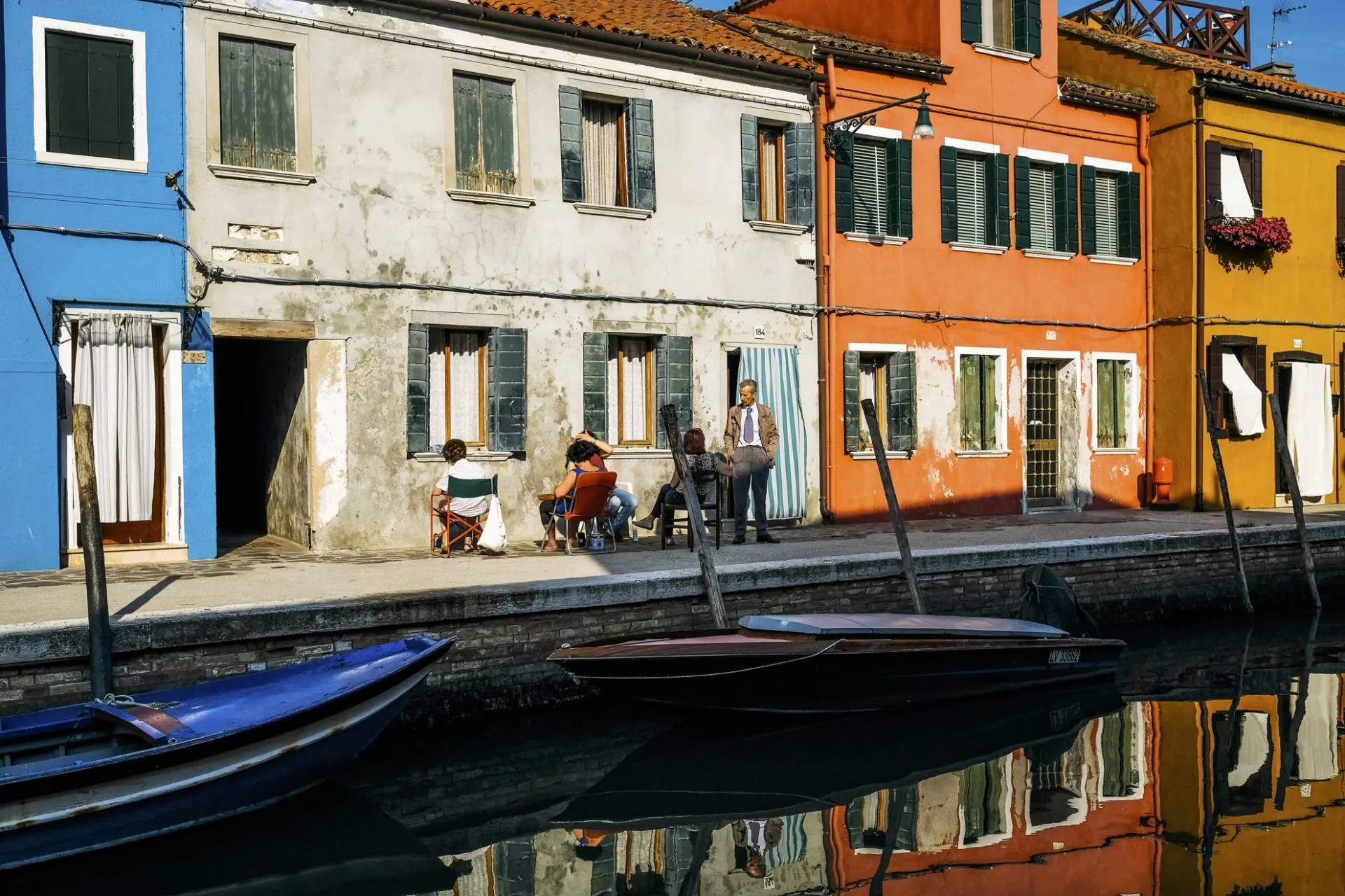 Le long du canal, Burano, Italie, 2017.