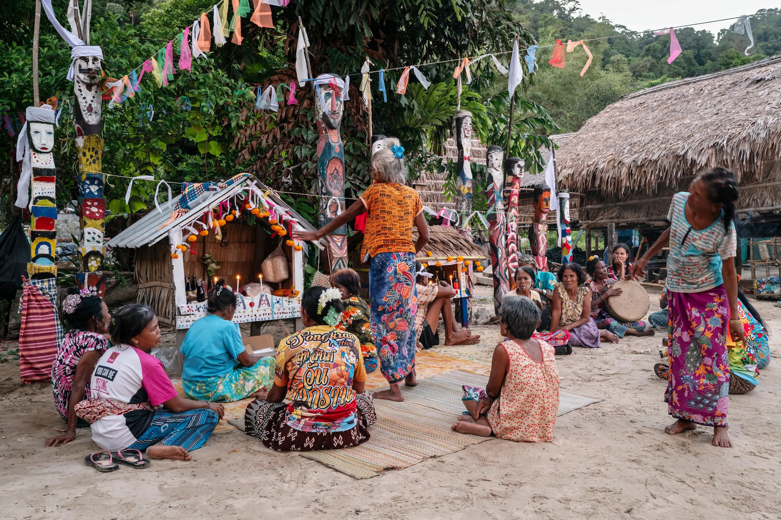 Cérémonie chamanique des Lobung, Koh Surin, Thaïlande, 2025.